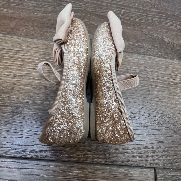 Cat & Jack Toddler Girls Gold Sparkle Bow Dress Shoes Size 6 - Picture 7 of 8
